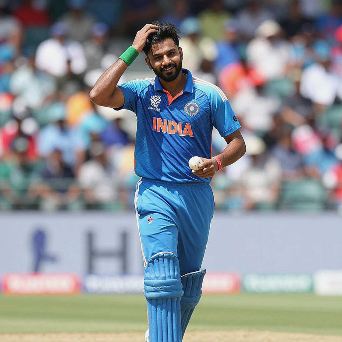 খালেদ আহমেদের কাউন্টি সফর: তিন ম্যাচের ষোলো উইকেট আর আবু ধাবির গরম একে অপরকে যে প্রশ্ন করে